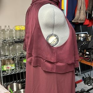 Cute burgundy blouse with a mid collar buttons in back